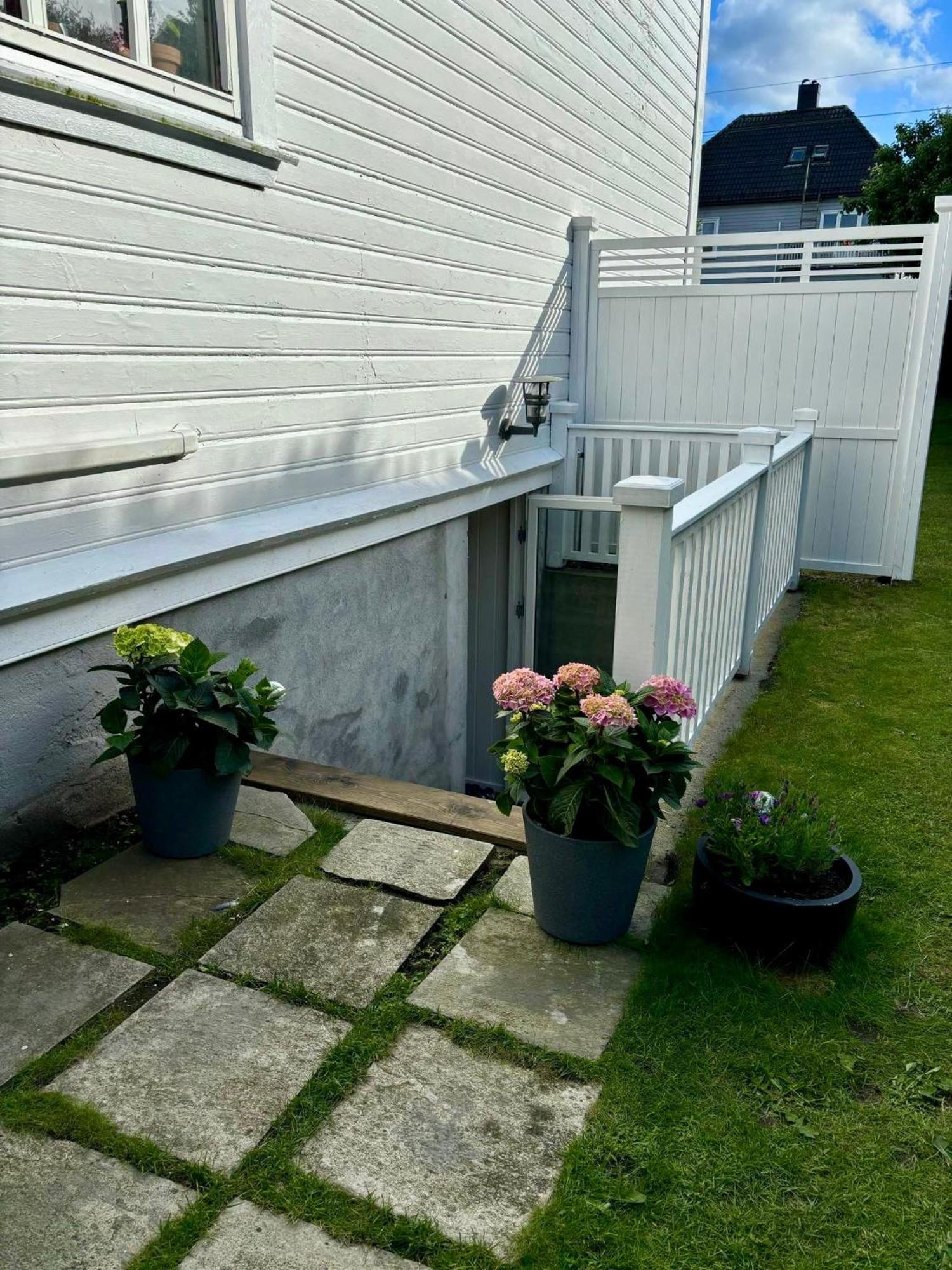 Down Town Apartment With Outside Area In Villa Kristiansand Exteriör bild